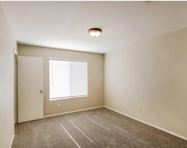 16085 W Adams Street - Photo Thumbnail 11