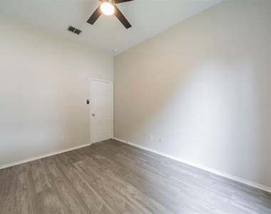 100 Mustang Court - Photo Thumbnail 20