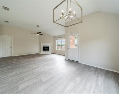 100 Mustang Court - Photo Thumbnail 8