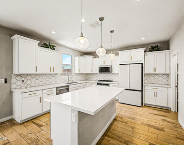 10950 W Beatrice Street - Photo Thumbnail 11