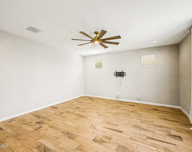 10950 W Beatrice Street - Photo Thumbnail 7