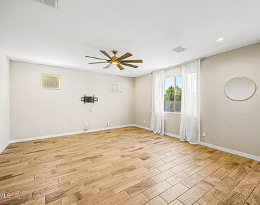 10950 W Beatrice Street - Photo Thumbnail 8