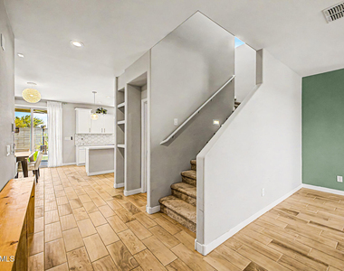 10950 W Beatrice Street - Photo Thumbnail 4