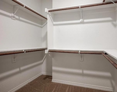 117 Springtree Street - Photo Thumbnail 13