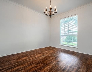 8217 Rayburn Lane - Photo Thumbnail 4