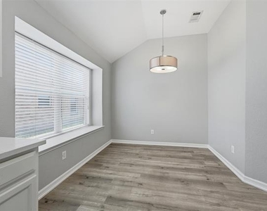 117 Clover Leaf Lane - Photo Thumbnail 8