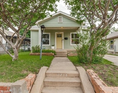 2723 Sharon Street - Photo Thumbnail 1