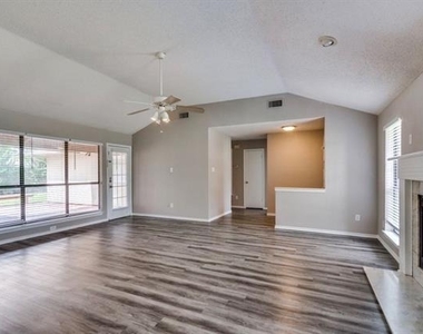 824 Simon Drive - Photo Thumbnail 1