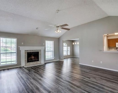 824 Simon Drive - Photo Thumbnail 4