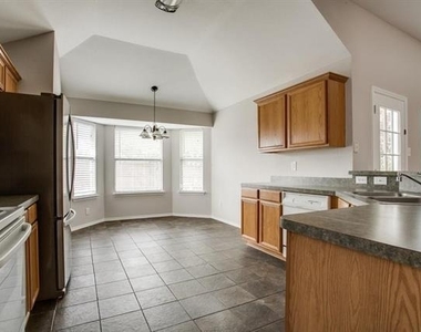 9213 Norfolk Lane - Photo Thumbnail 12