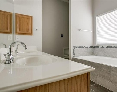 9213 Norfolk Lane - Photo Thumbnail 5