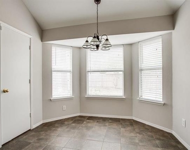 9213 Norfolk Lane - Photo Thumbnail 8