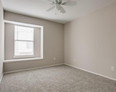 9213 Norfolk Lane - Photo Thumbnail 6