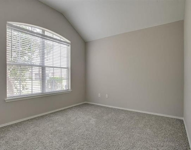 9213 Norfolk Lane - Photo Thumbnail 7