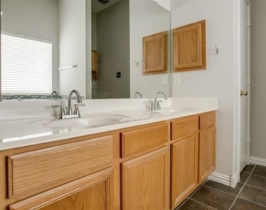9213 Norfolk Lane - Photo Thumbnail 3
