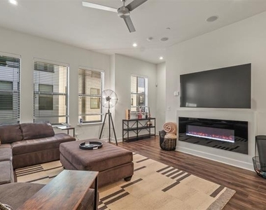 1813 Park Avenue - Photo Thumbnail 4
