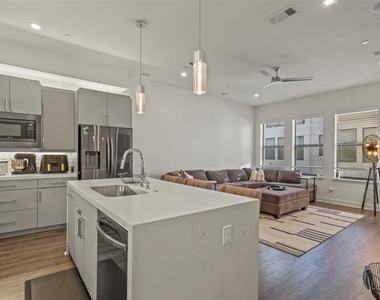 1813 Park Avenue - Photo Thumbnail 10