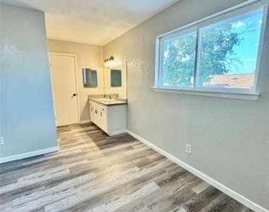 734 Ticonderoga Drive - Photo Thumbnail 14
