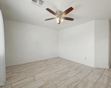 8563 W Mission Lane - Photo Thumbnail 15