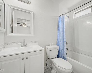 8563 W Mission Lane - Photo Thumbnail 17