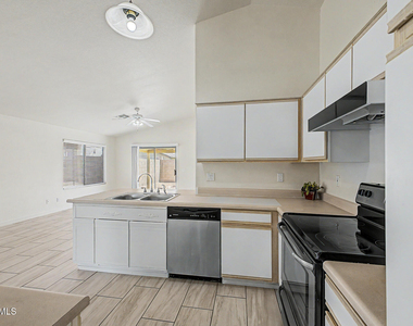 8563 W Mission Lane - Photo Thumbnail 13