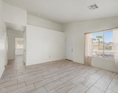 8563 W Mission Lane - Photo Thumbnail 5