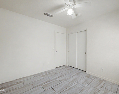 8563 W Mission Lane - Photo Thumbnail 20