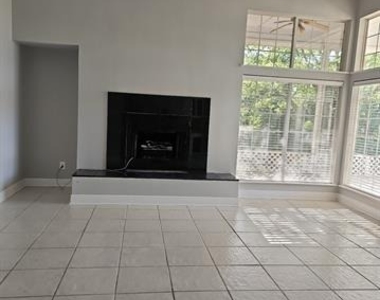 137 Oakview Road - Photo Thumbnail 7