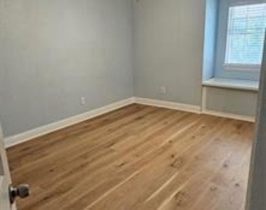 137 Oakview Road - Photo Thumbnail 22