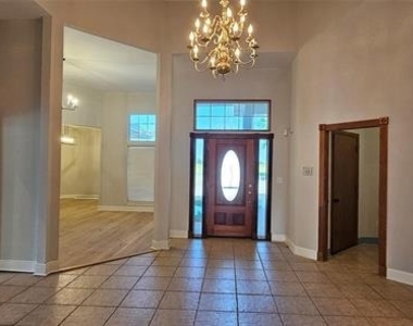 137 Oakview Road - Photo Thumbnail 1