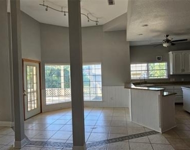 137 Oakview Road - Photo Thumbnail 9