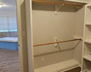 137 Oakview Road - Photo Thumbnail 20