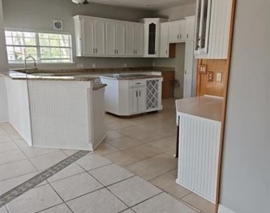 137 Oakview Road - Photo Thumbnail 5