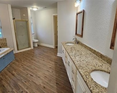 137 Oakview Road - Photo Thumbnail 17
