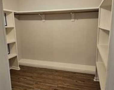 137 Oakview Road - Photo Thumbnail 19