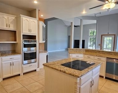 137 Oakview Road - Photo Thumbnail 3