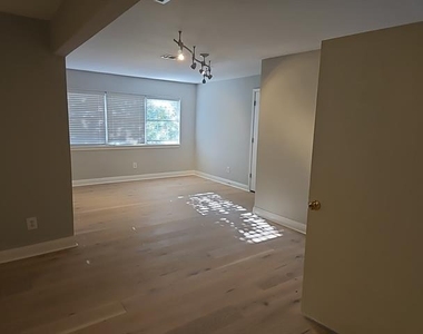 137 Oakview Road - Photo Thumbnail 32