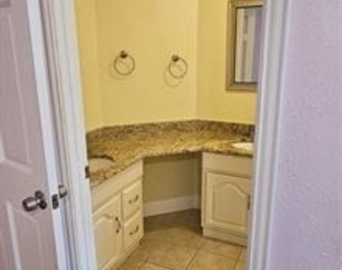 137 Oakview Road - Photo Thumbnail 24