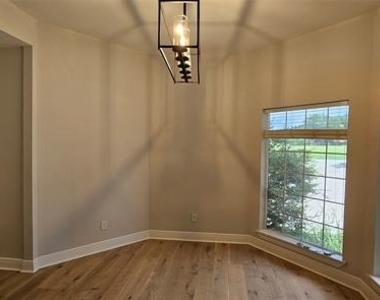 137 Oakview Road - Photo Thumbnail 12