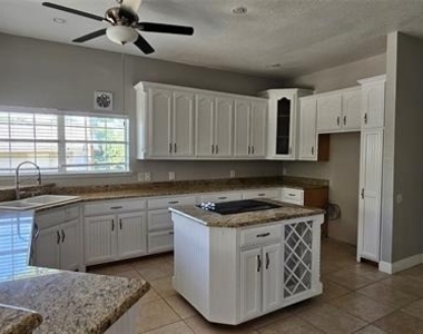 137 Oakview Road - Photo Thumbnail 4