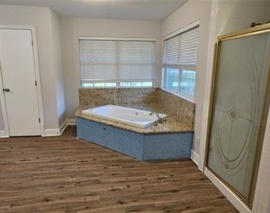 137 Oakview Road - Photo Thumbnail 18