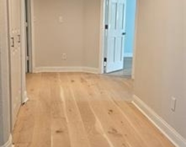 137 Oakview Road - Photo Thumbnail 14
