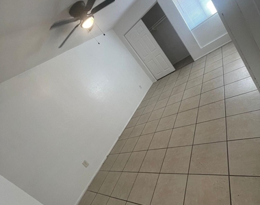 2666 N 43rd Avenue - Photo Thumbnail 6