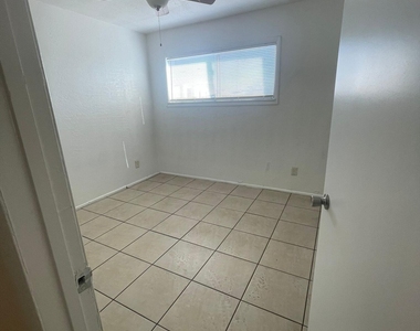 2666 N 43rd Avenue - Photo Thumbnail 7