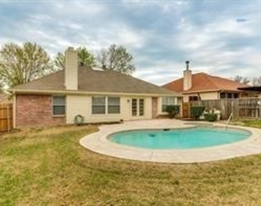 1703 Nightingale Lane - Photo Thumbnail 3