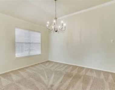 1703 Nightingale Lane - Photo Thumbnail 15