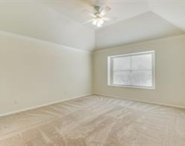 1703 Nightingale Lane - Photo Thumbnail 7
