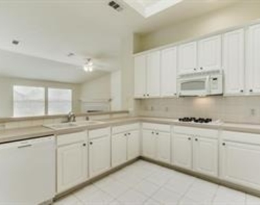 1703 Nightingale Lane - Photo Thumbnail 11