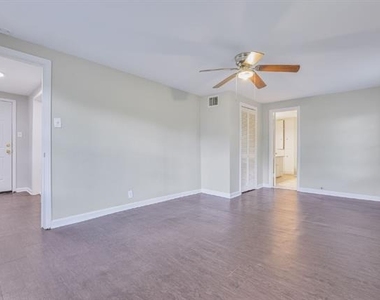 107 Windsor Court - Photo Thumbnail 12