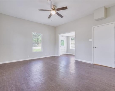 107 Windsor Court - Photo Thumbnail 8